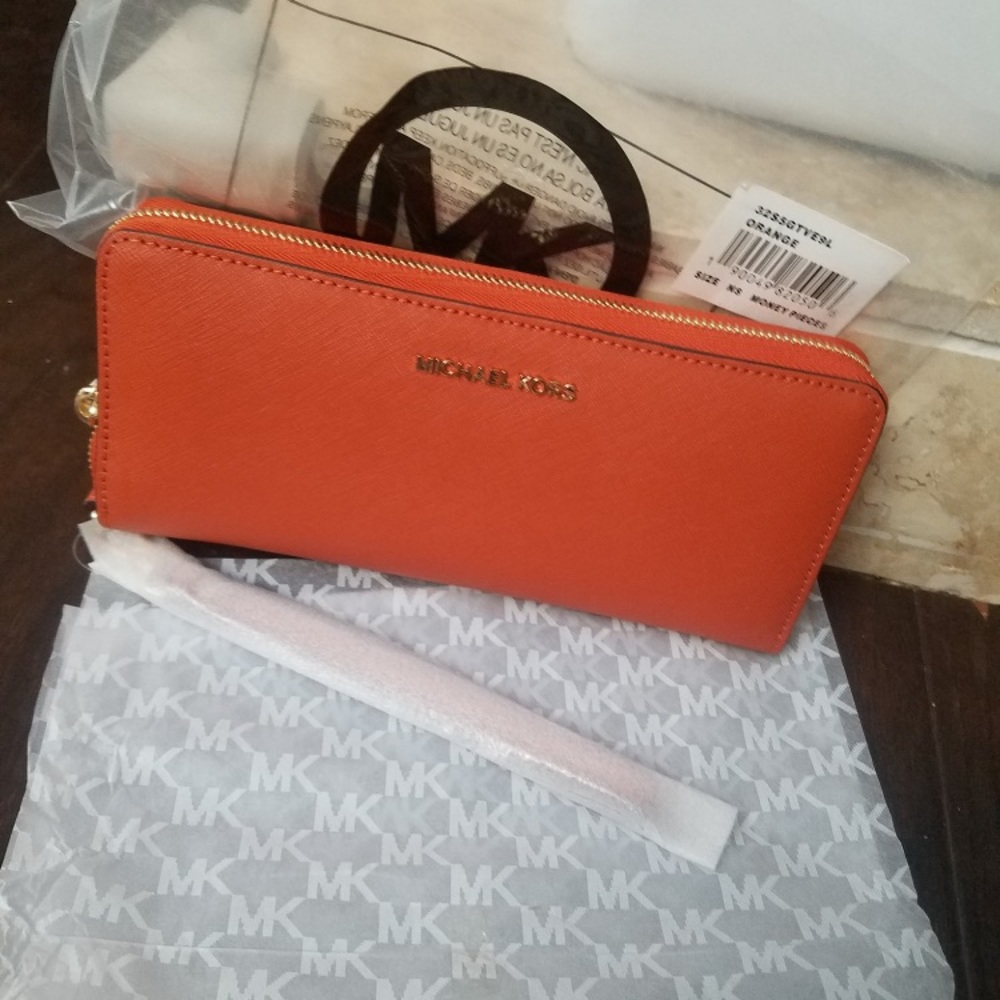 NWT MICHAEL KORS Leather Continental Wristlet